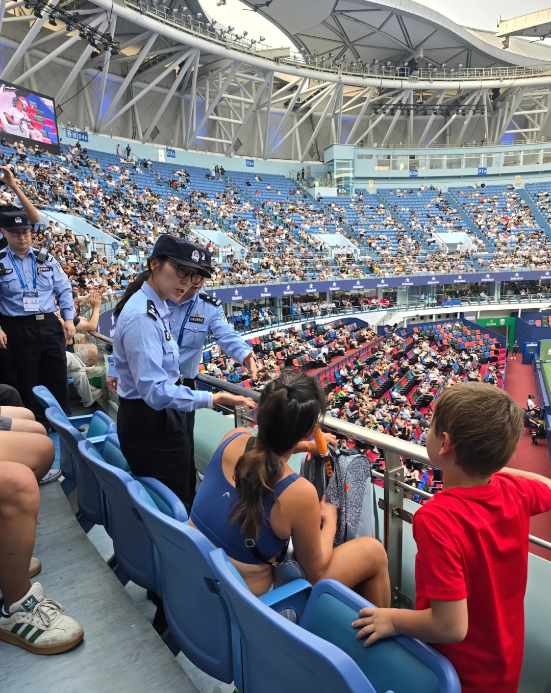 清晨广州队备战西甲，更衣室发声细节曝光，赛场秩序良好，训练强度明显提升的简单介绍