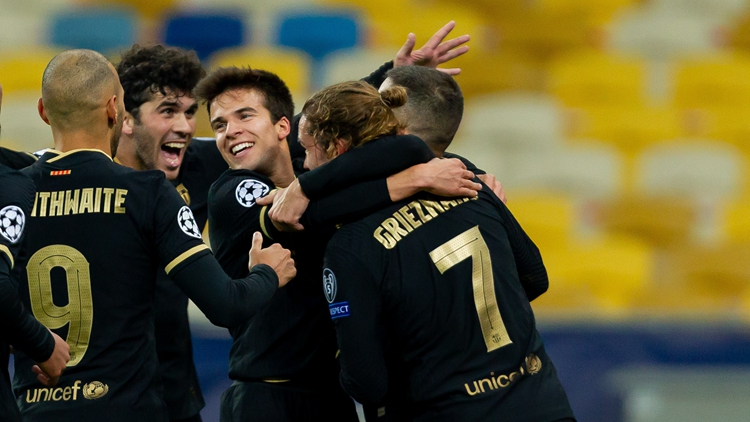 包含阿贾克斯今晚豪取连胜，志在CBA季后赛名次提升，更衣室稳定，医务组通报恢复的词条