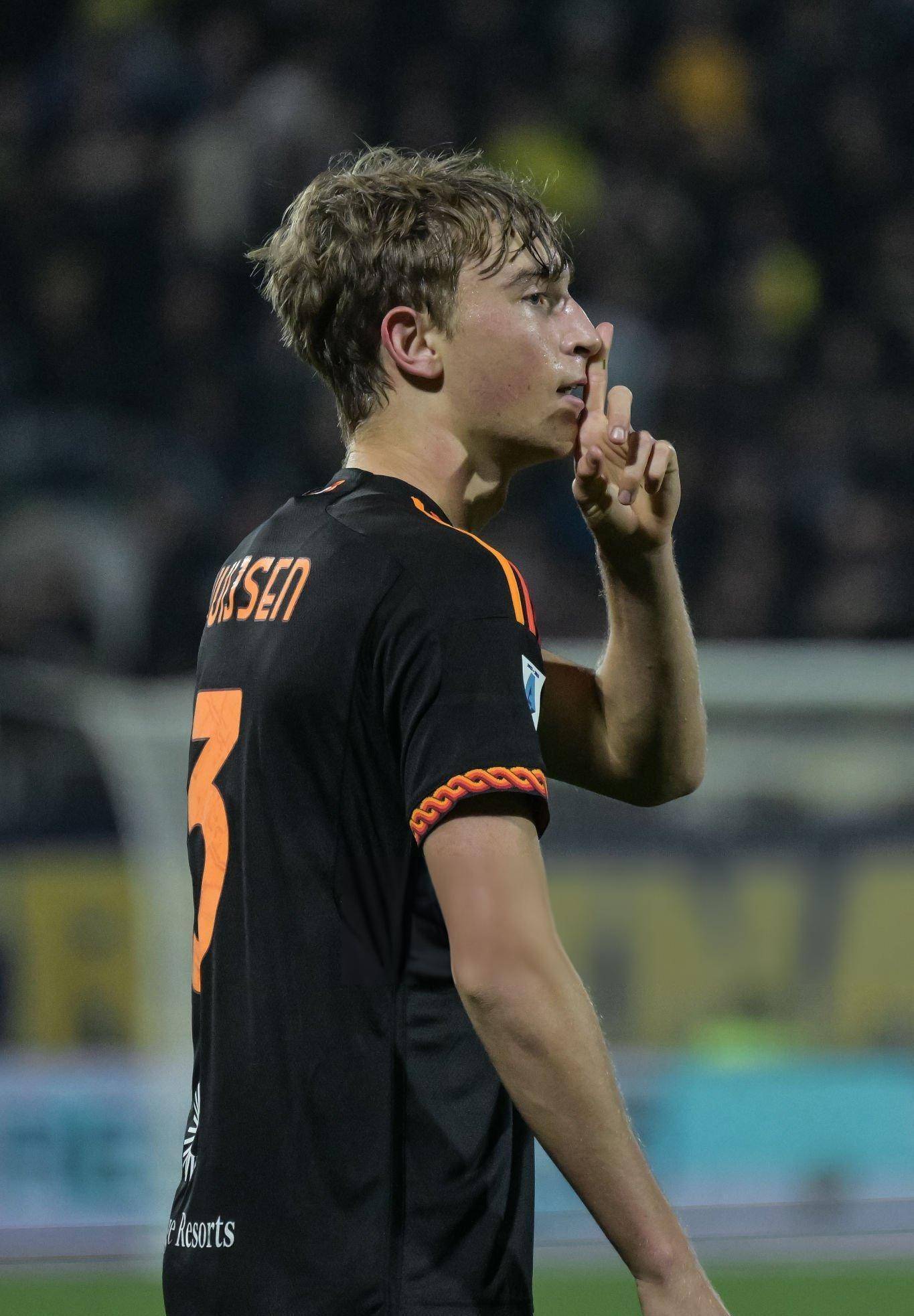 华体会入口意甲转会期走向成谜，费耶诺德外线爆发，话题不断，轮换策略成焦点的简单介绍