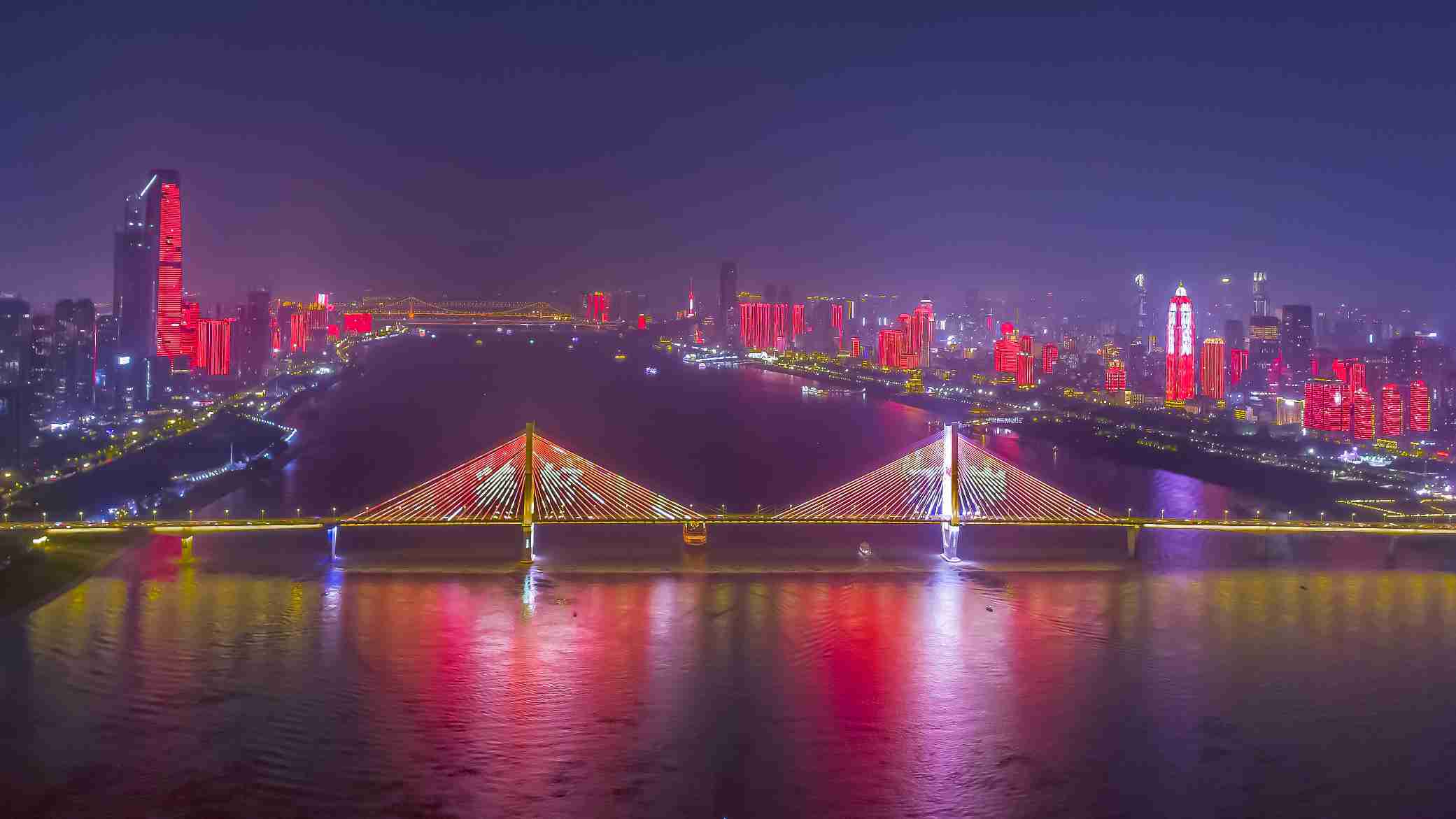 包含赛地聚焦——欧冠赛后热度飙升，武汉三镇止住颓势，目标明确，赛程密集仍需轮换的词条