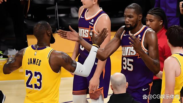 包含今晨菲尼克斯太阳备战NBA季后赛，内部沟通细节曝光，赛场秩序良好，轮换策略成焦点的词条